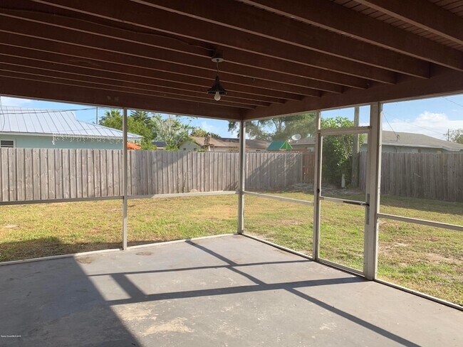 Building Photo - 609 Croton Rd