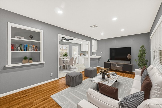 Building Photo - 1853 Huge Oaks St