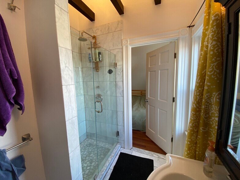 Building Photo - 381 Highland Ave