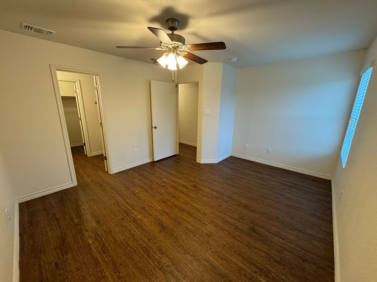 Building Photo - 1537 Justin Lp