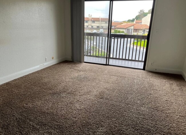 Building Photo - Charming 2-Bed, 2.5-Bath Townhouse in Arro...