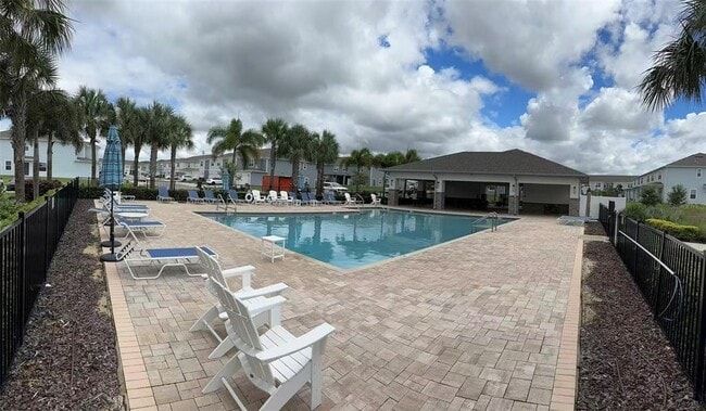 Building Photo - 2102 Charming Ave