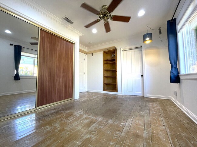 Building Photo - Custom 3-Bed, 2.5 -Bath Retreat with Luxury Features in Reseda