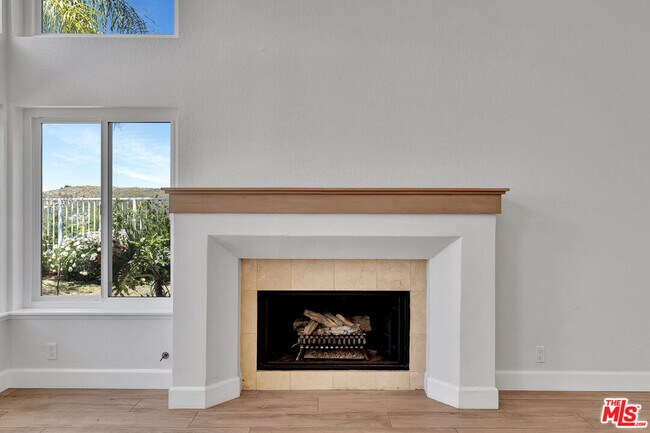 Building Photo - 24701 Cll Conejo