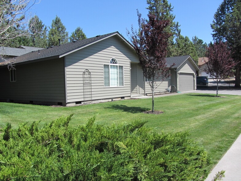 Close to Medical, School, Shopping - 1636 SE Virginia Rd