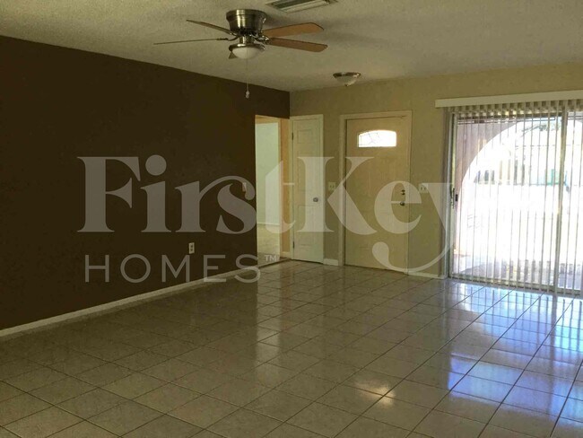Building Photo - 8801 N Bermuda Dr