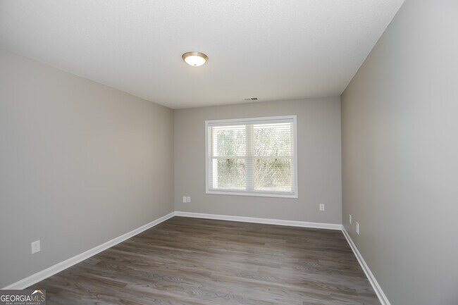 Building Photo - 213 Comet Ct