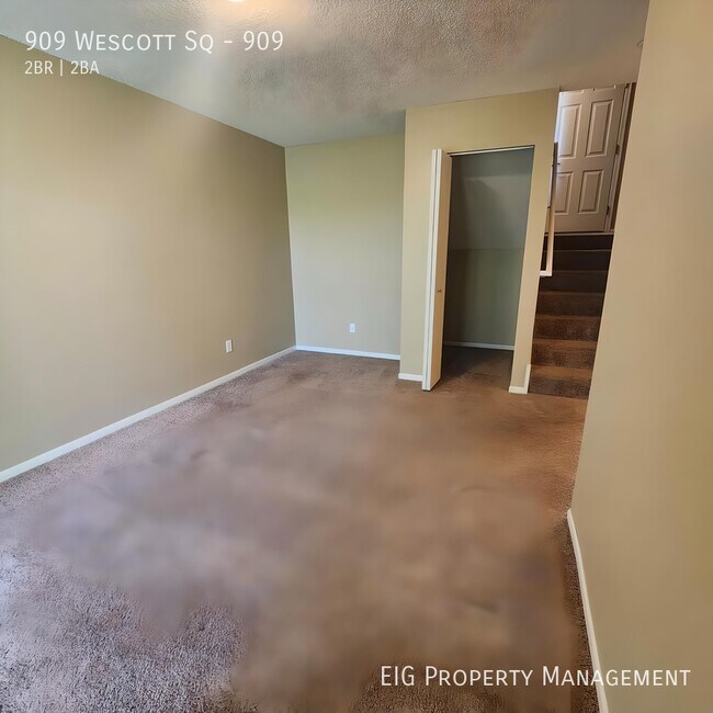Building Photo - 909 Wescott Square