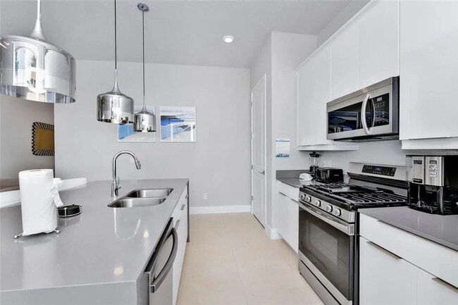 Building Photo - 7740 Sandy Ridge Dr