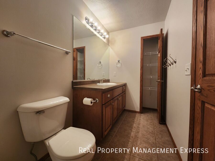 Building Photo - 4809 S Emma Ln