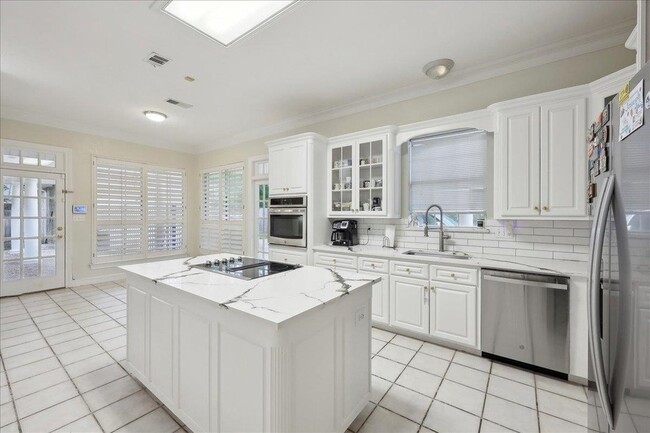 Building Photo - 4 Twin Cir Dr