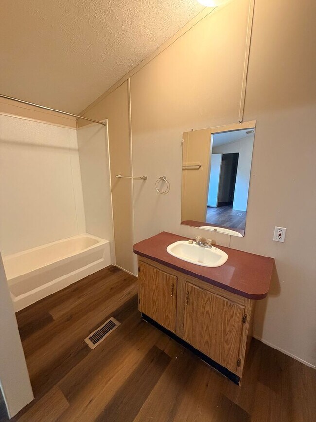 Building Photo - Beautiful Updated 3 Bedroom Home in Bossier