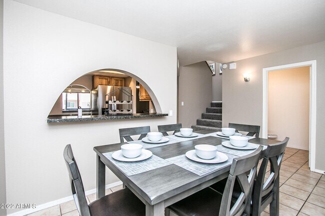 Building Photo - 626 W 14th St