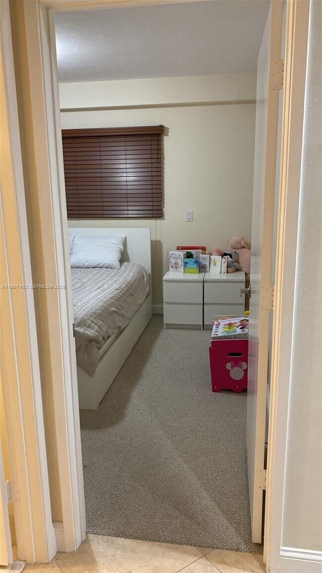 Building Photo - 1634 N 15th Terrace