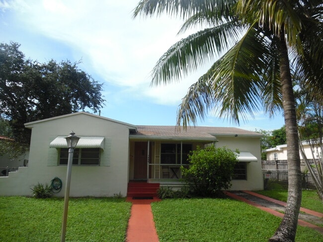 Building Photo - 1900 NE 157th Ter