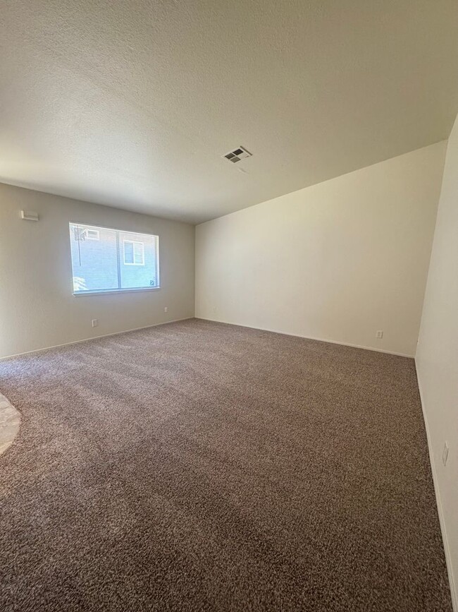 Building Photo - SPACIOUS 3 BEDROOM DUPLEX LOCATED IN NORTH...