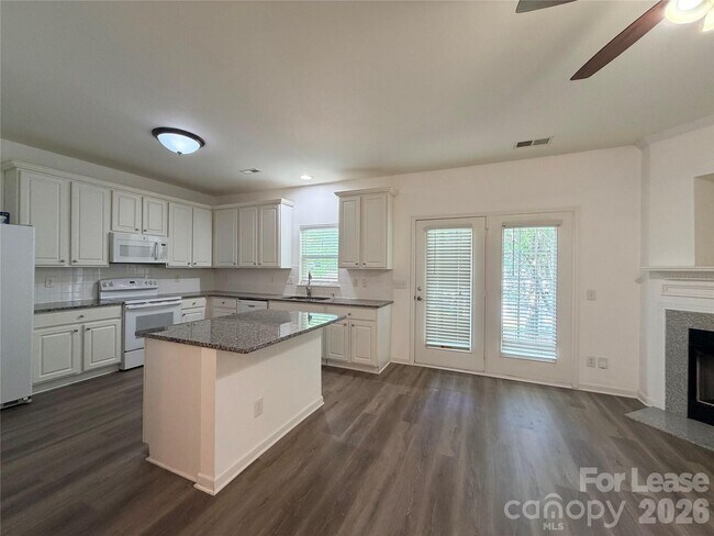 Building Photo - 10968 Princeton Village Dr