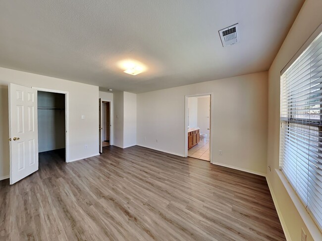 Building Photo - Fabulous Four Bedroom Home in Harvest Ridge!