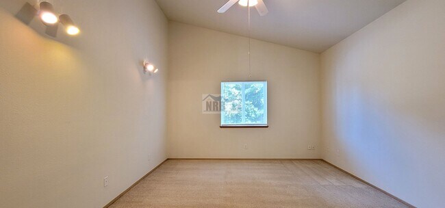 Building Photo - Cousino(8923/25)