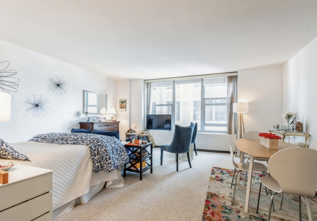 Living Area (Unit 3106) - 777 N Michigan Ave