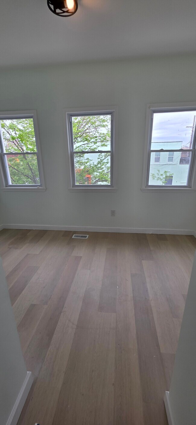 Building Photo - 1103 N Patterson Park Ave