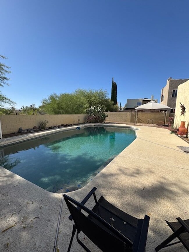 Building Photo - Northwest-3 bedroom/ 2 bathroom single family home w/ pool!