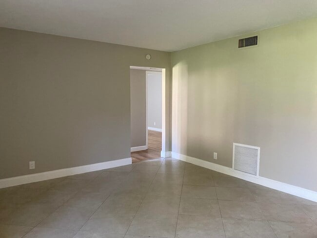 Building Photo - 109 Lake Pine Cir