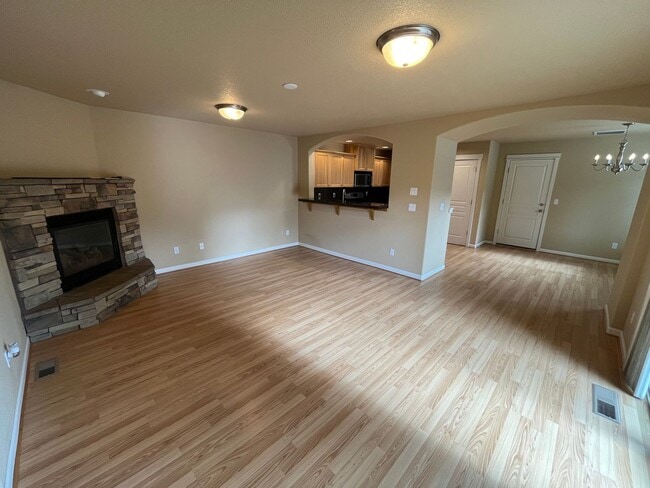 Building Photo - Spacious SE Bend 3 Bed/2.5 Bath on Corner ...