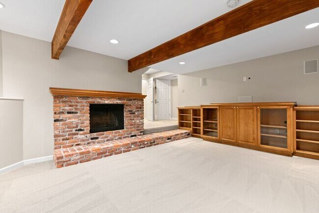 Building Photo - Air Conditioned Urban Retreat in Whispering Pines