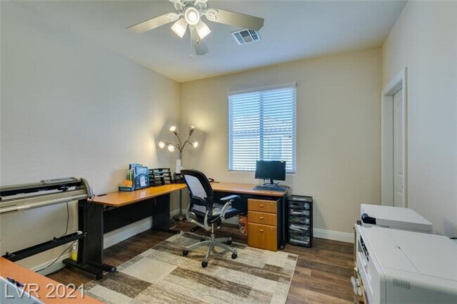 Building Photo - Mountains Edge 4 Bedroom!