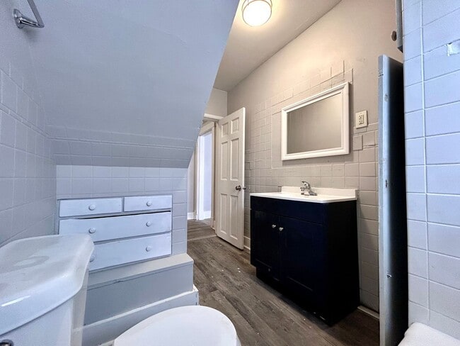 Building Photo - 2513 Sanford St