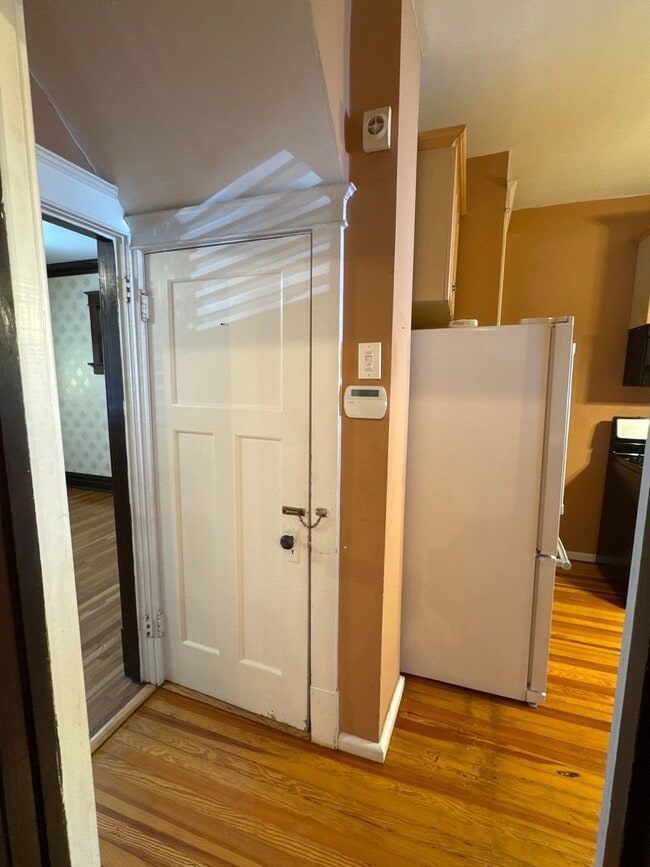 Building Photo - 4949 Nottingham Ave