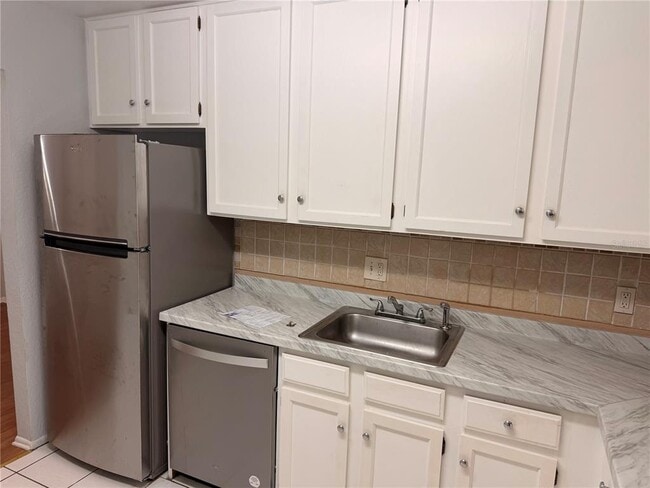 Building Photo - 3956 Versailles Dr