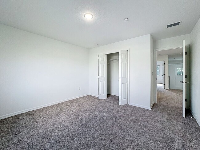 Building Photo - Townhouse For Lease in Saint Cloud