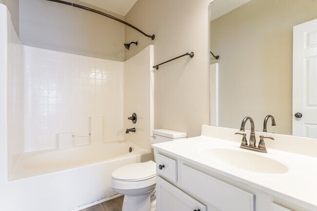 Building Photo - 6000 Mountview Dr