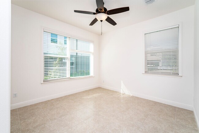 Building Photo - Stunning  MOVE-IN READY TOWNHOME in. Exqui...