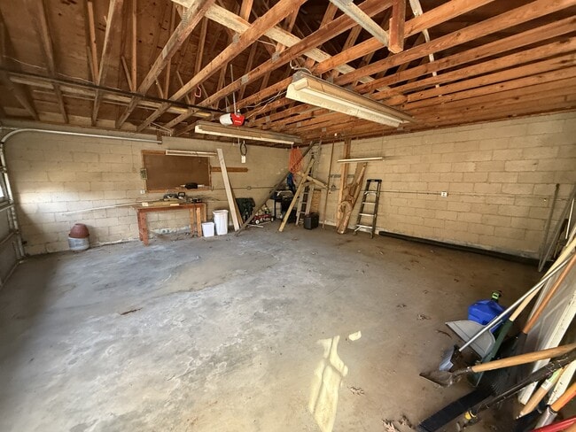 Building Photo - 130 Bobby Rash Rd