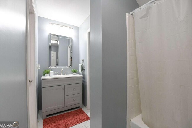 Building Photo - 304 Bridle Path