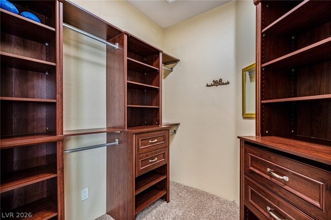 Building Photo - 724 Pinnacle Heights