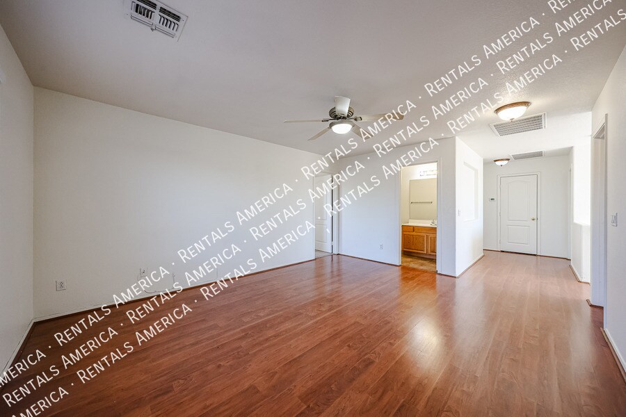 Building Photo - 14300 W Weldon Ave