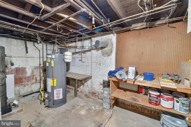 Building Photo - 122 E 7th St
