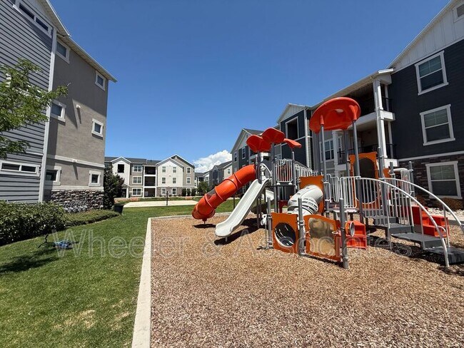 Building Photo - 47 W Silver Springs Dr