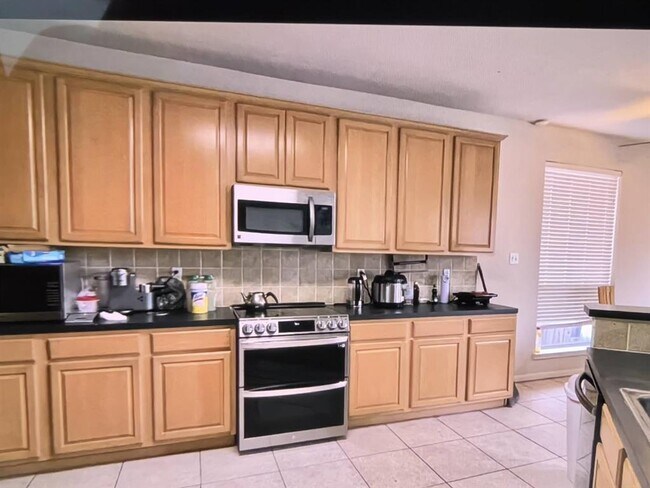 Building Photo - 12327 Ashford Hollow Dr
