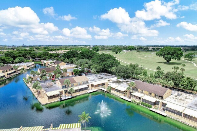 Building Photo - 15547 Braemar Ct