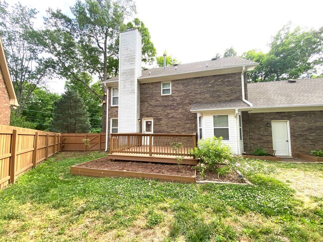 Building Photo - 1103 Rosebrook Dr