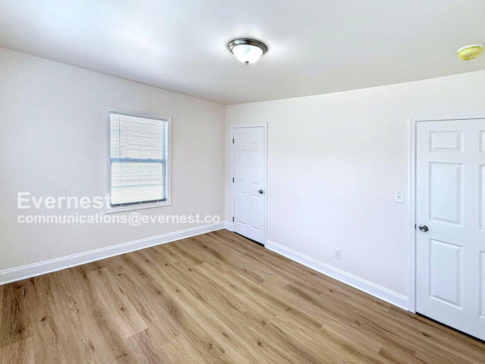 Building Photo - 831 4th Terrace W