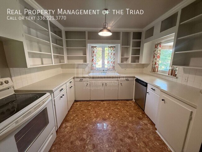 Building Photo - 3300 Anderson Dr