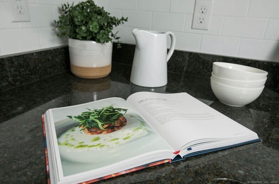 Building Photo - 225 Lordship Blvd