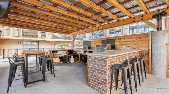 Building Photo - 2205 McKinney St