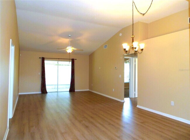 Building Photo - 1802 Durkee Pl